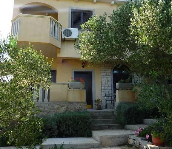 Apartment With Sea View Sali