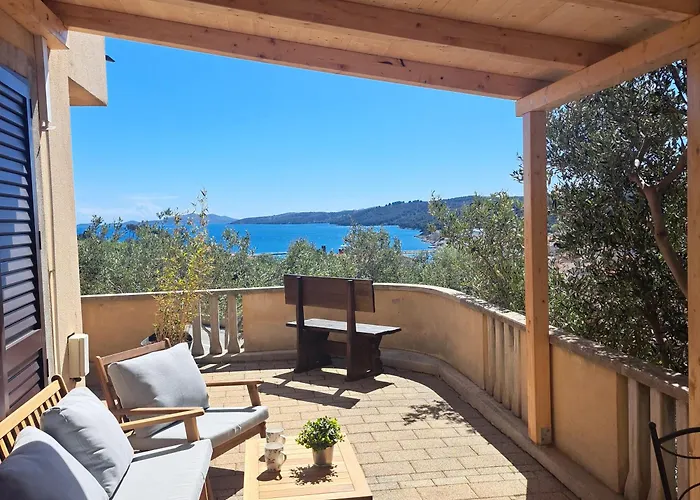 Apartment With Sea View *