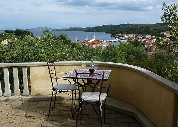 Apartment With Sea View *