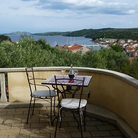Apartment With Sea View *